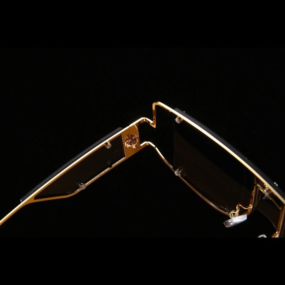 *PRICE DROP* Black & Gold Oversized Goggle Square Shades - Picture 6 of 7